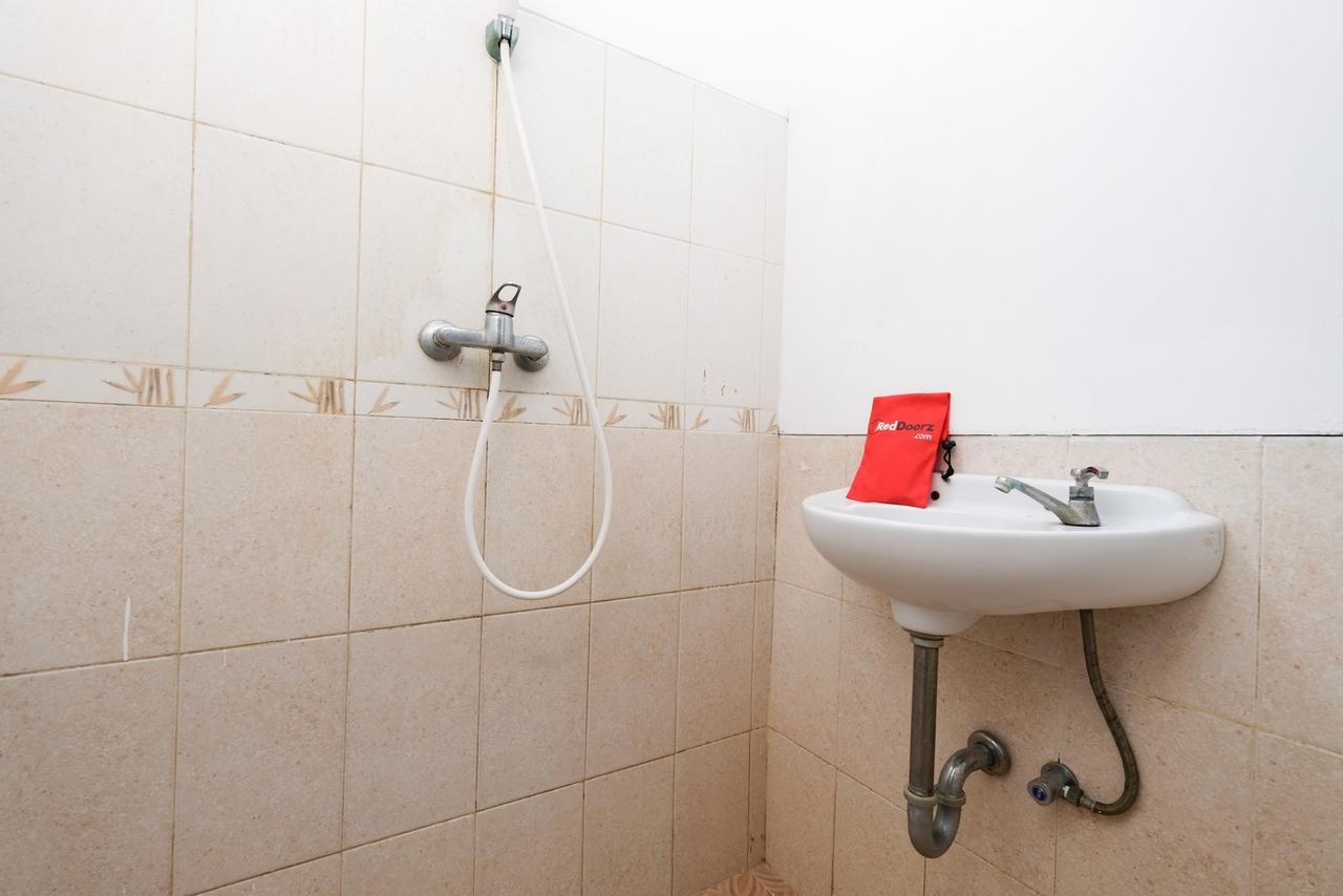 Reddoorz Plus Near Simpang Lima Semarang Exteriör bild