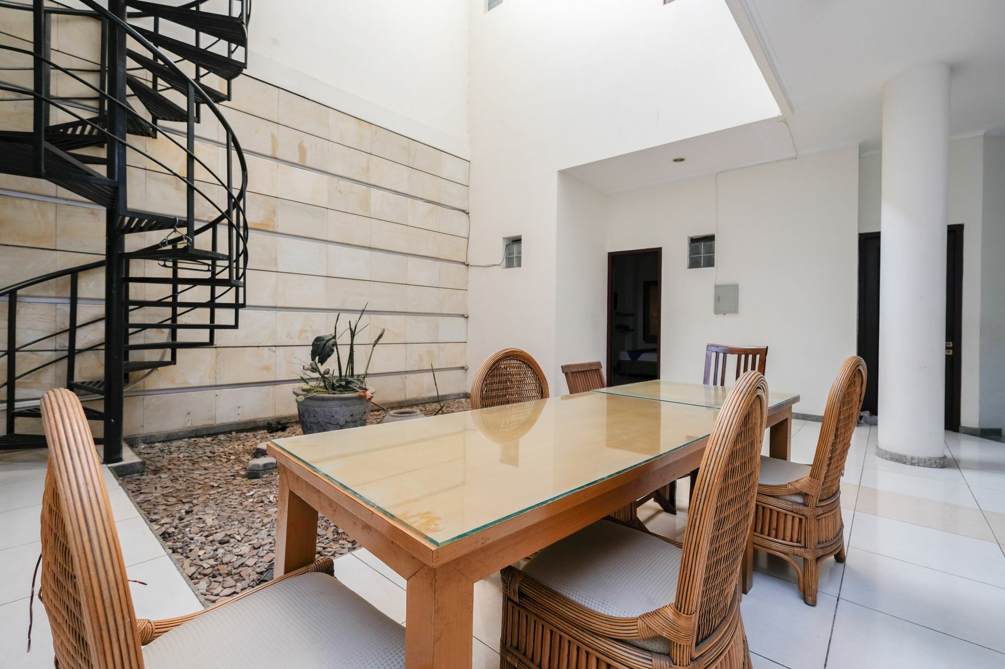 Reddoorz Plus Near Simpang Lima Semarang Exteriör bild