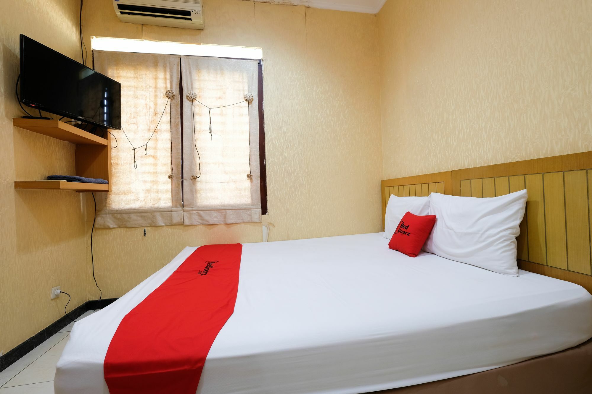 Reddoorz Plus Near Simpang Lima Semarang Exteriör bild