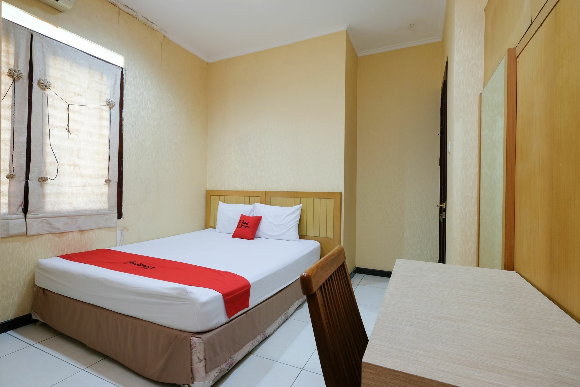 Reddoorz Plus Near Simpang Lima Semarang Exteriör bild