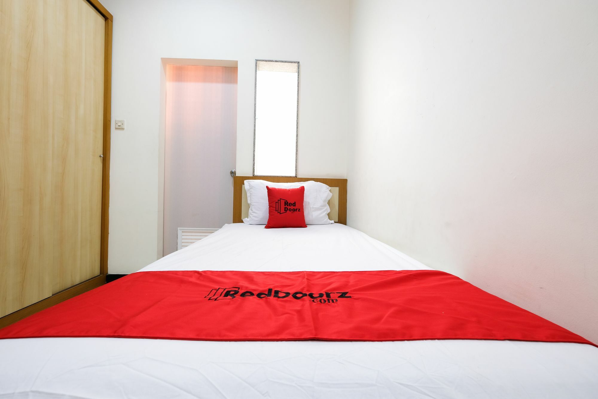 Reddoorz Plus Near Simpang Lima Semarang Exteriör bild