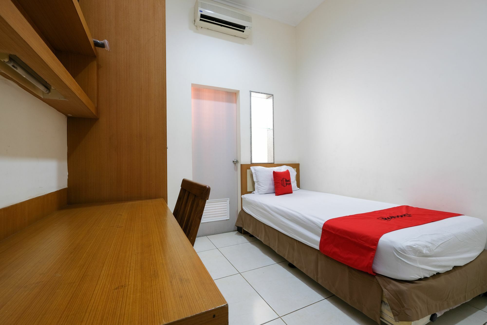 Reddoorz Plus Near Simpang Lima Semarang Exteriör bild